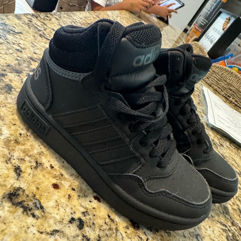 Adidas hoops midsize